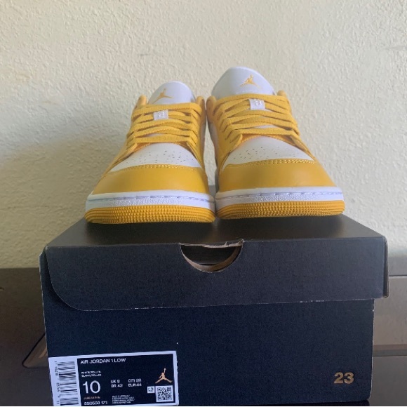 Jordan 1s Low - Picture 4 of 5